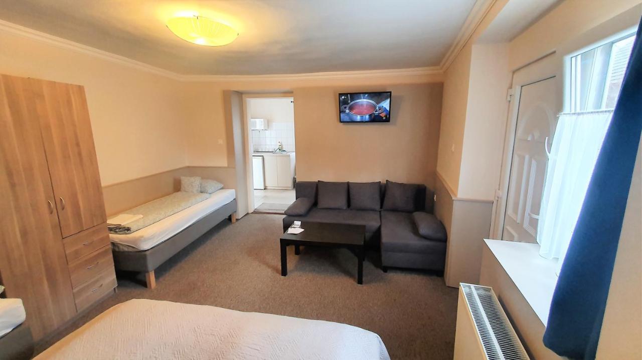 Central Motel Kecskemét Buitenkant foto