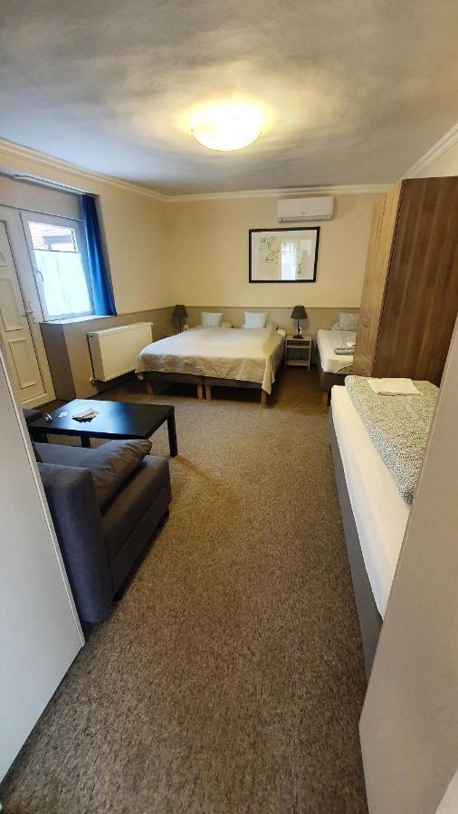 Central Motel Kecskemét Buitenkant foto